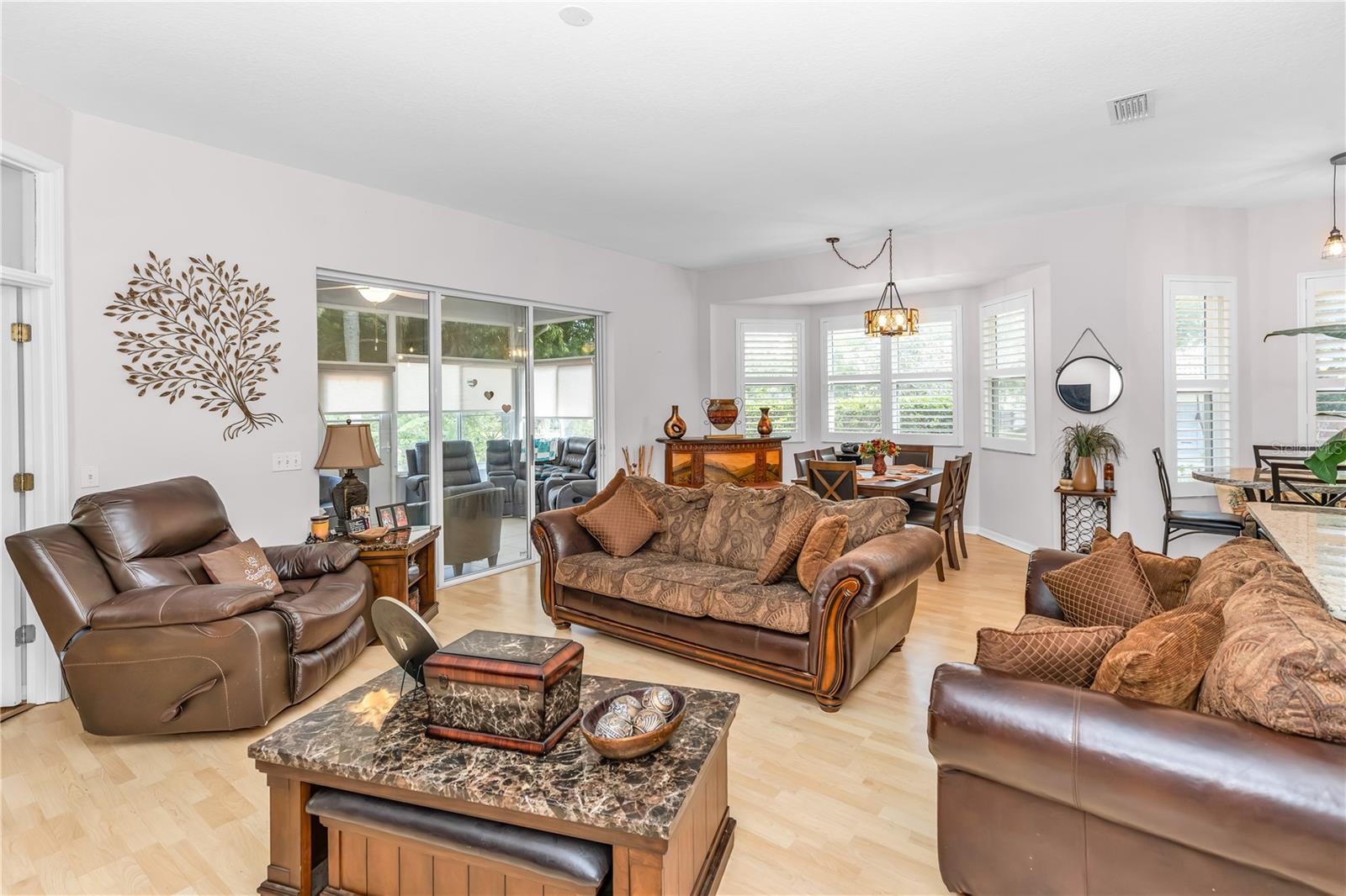Image 9 of 37 For 414 Fairlane Drive