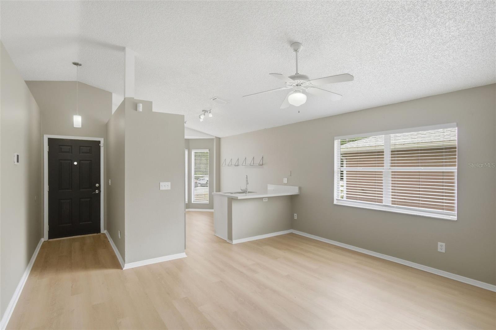 Image 4 of 33 For 2308 Donegan Place
