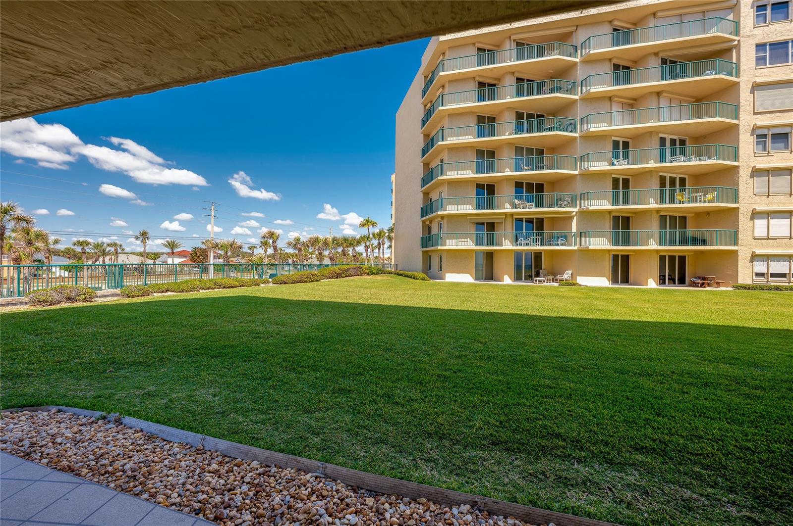 Image 33 of 46 For 4575 Atlantic Avenue 6101