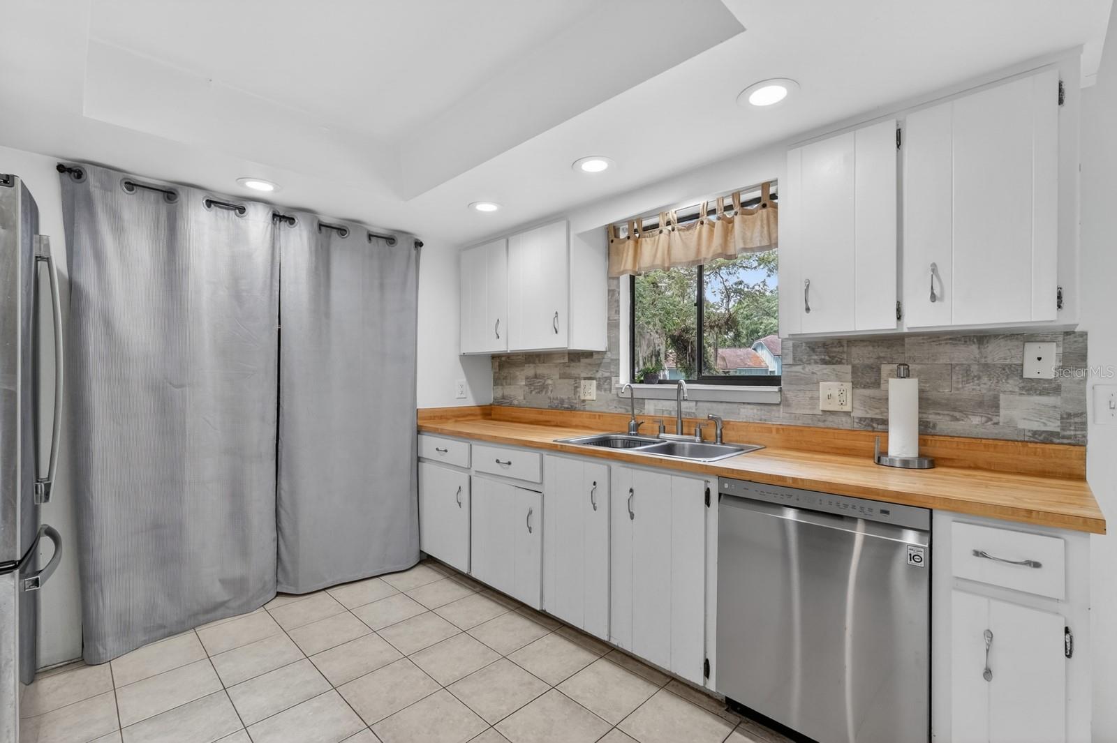 Image 13 of 64 For 26 Baymeadow Court