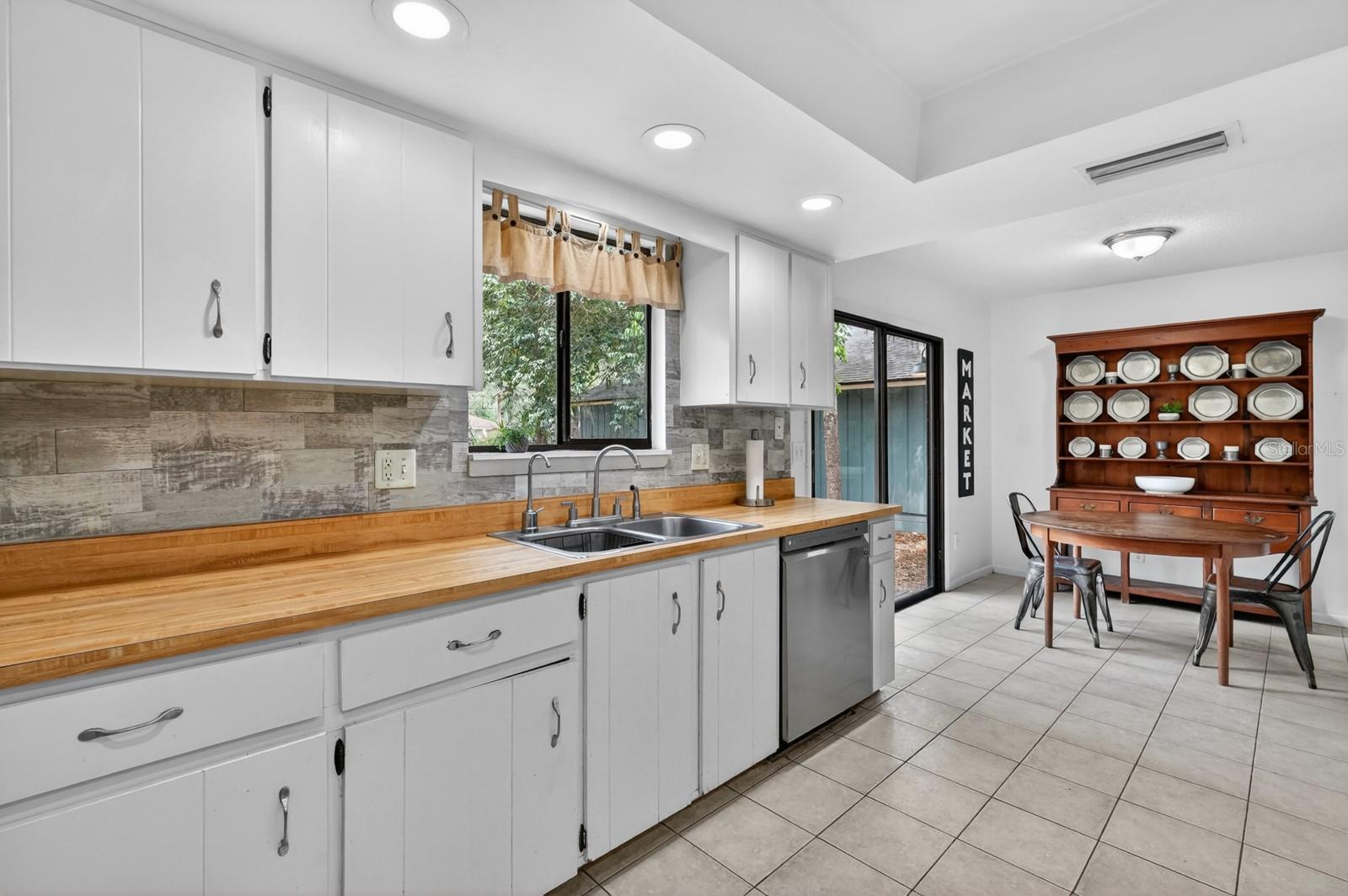 Image 17 of 64 For 26 Baymeadow Court