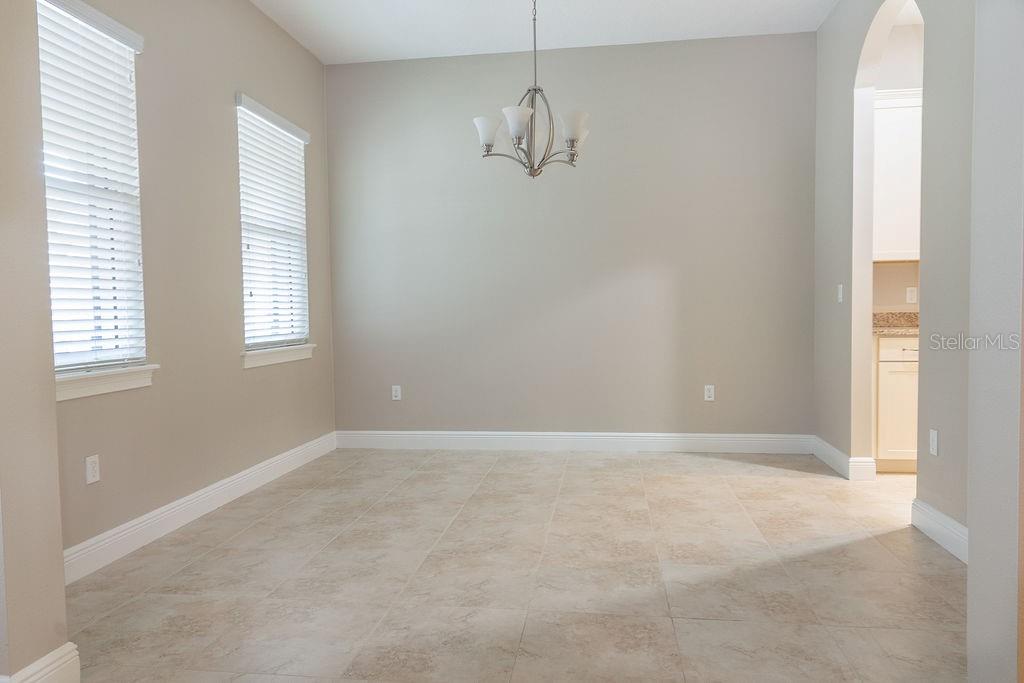 Image 10 of 18 For 906 Victoria Hills Drive S