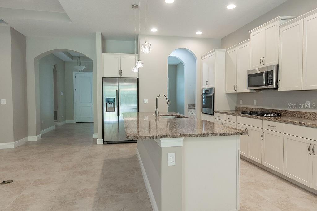 Image 4 of 18 For 906 Victoria Hills Drive S