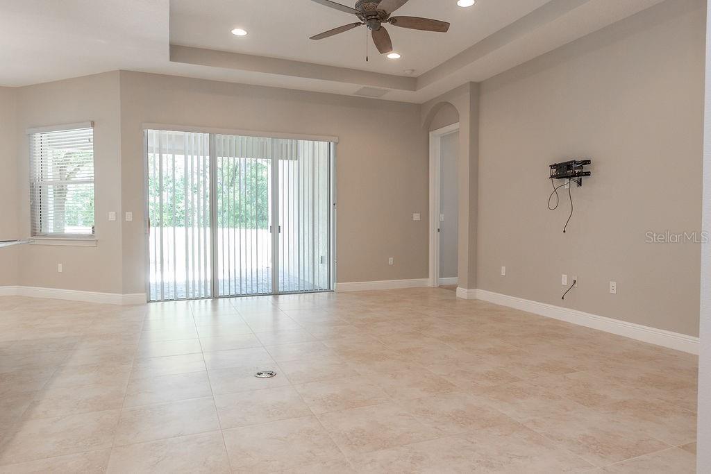 Image 7 of 18 For 906 Victoria Hills Drive S