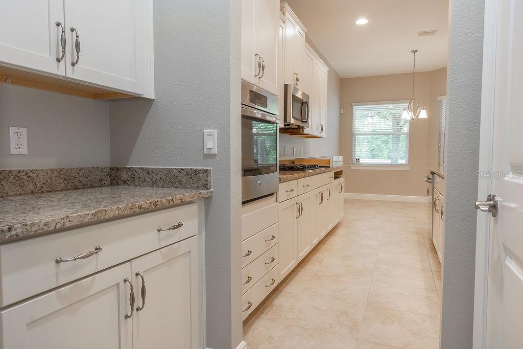 Image 8 of 18 For 906 Victoria Hills Drive S