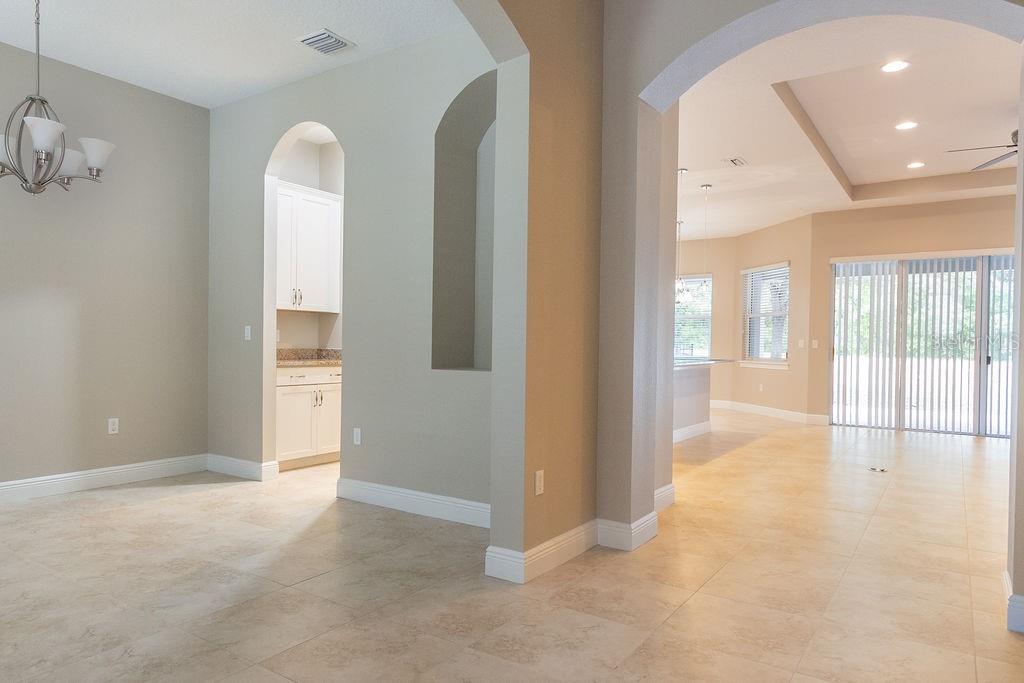 Image 9 of 18 For 906 Victoria Hills Drive S