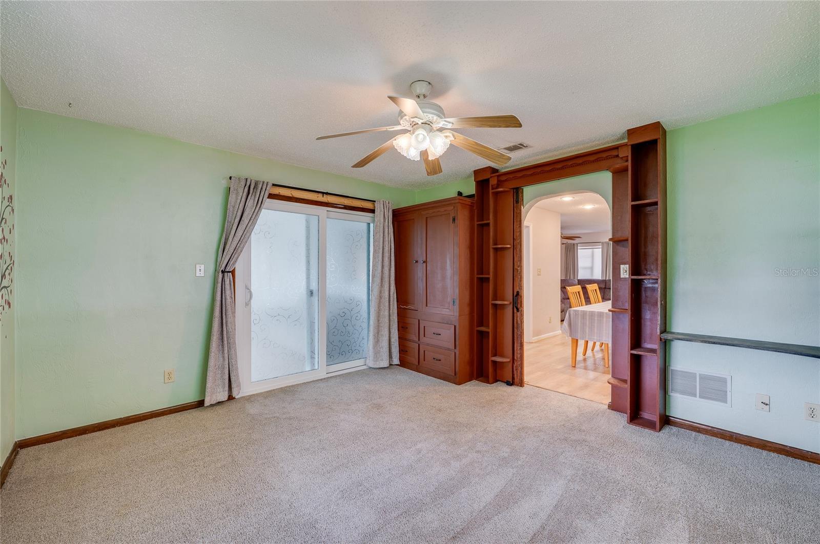 Image 23 of 41 For 667 George Miller Circle