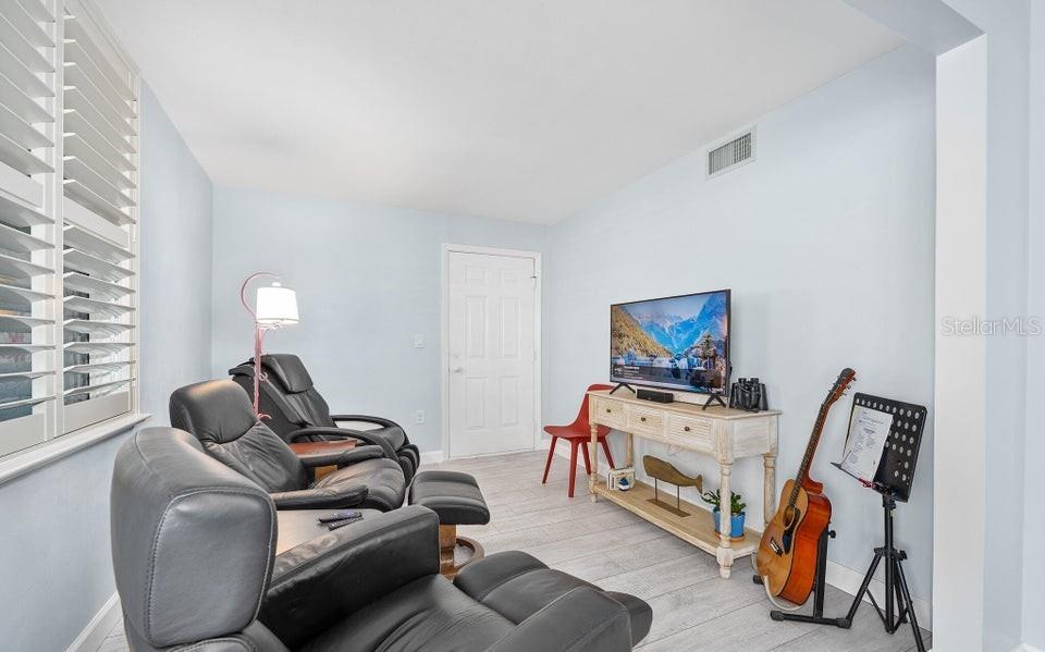 Image 16 of 57 For 3370 Ocean Shore Boulevard 4070