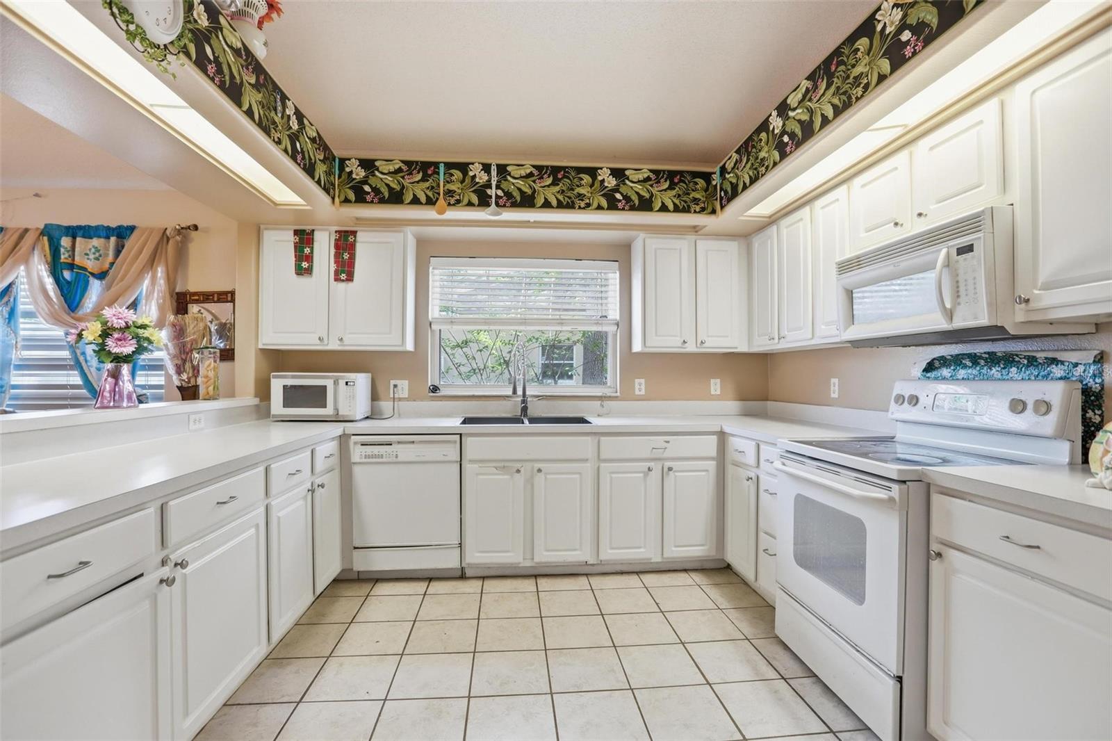 Image 10 of 36 For 2124 White Eagle Street