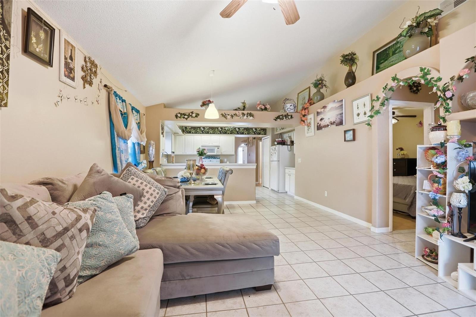 Image 13 of 36 For 2124 White Eagle Street