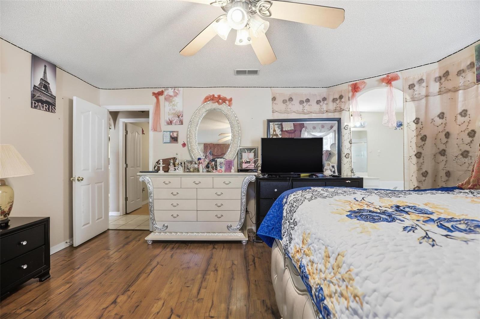 Image 18 of 36 For 2124 White Eagle Street