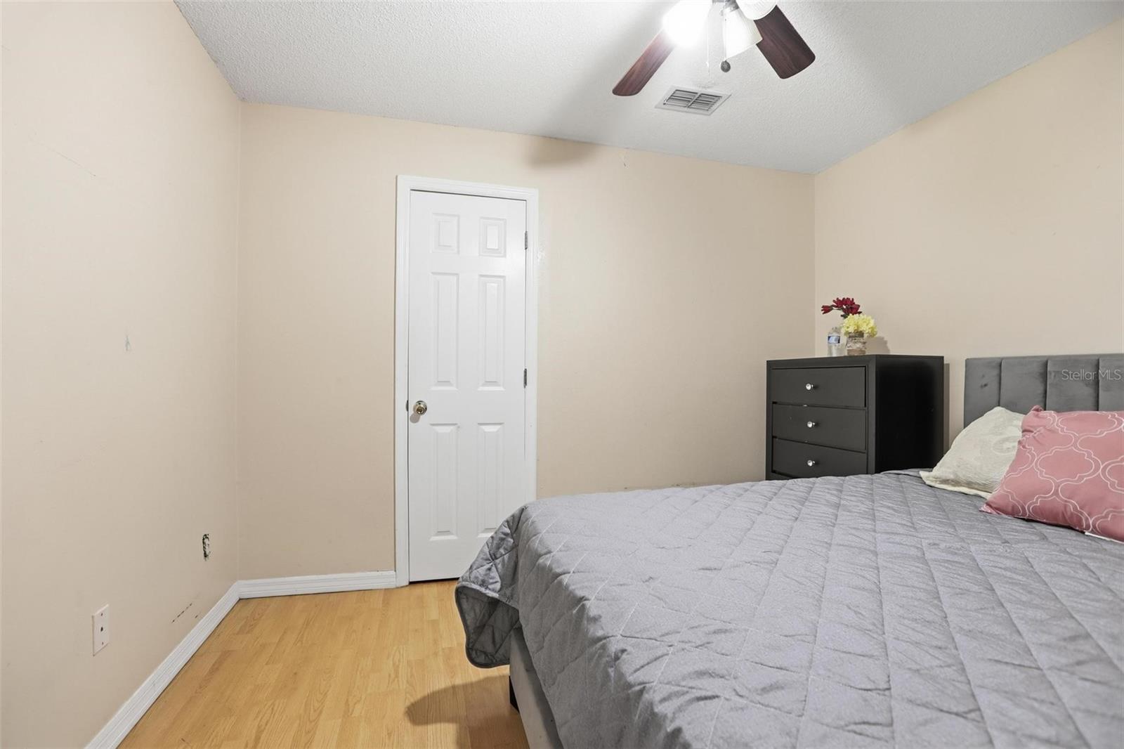 Image 21 of 36 For 2124 White Eagle Street