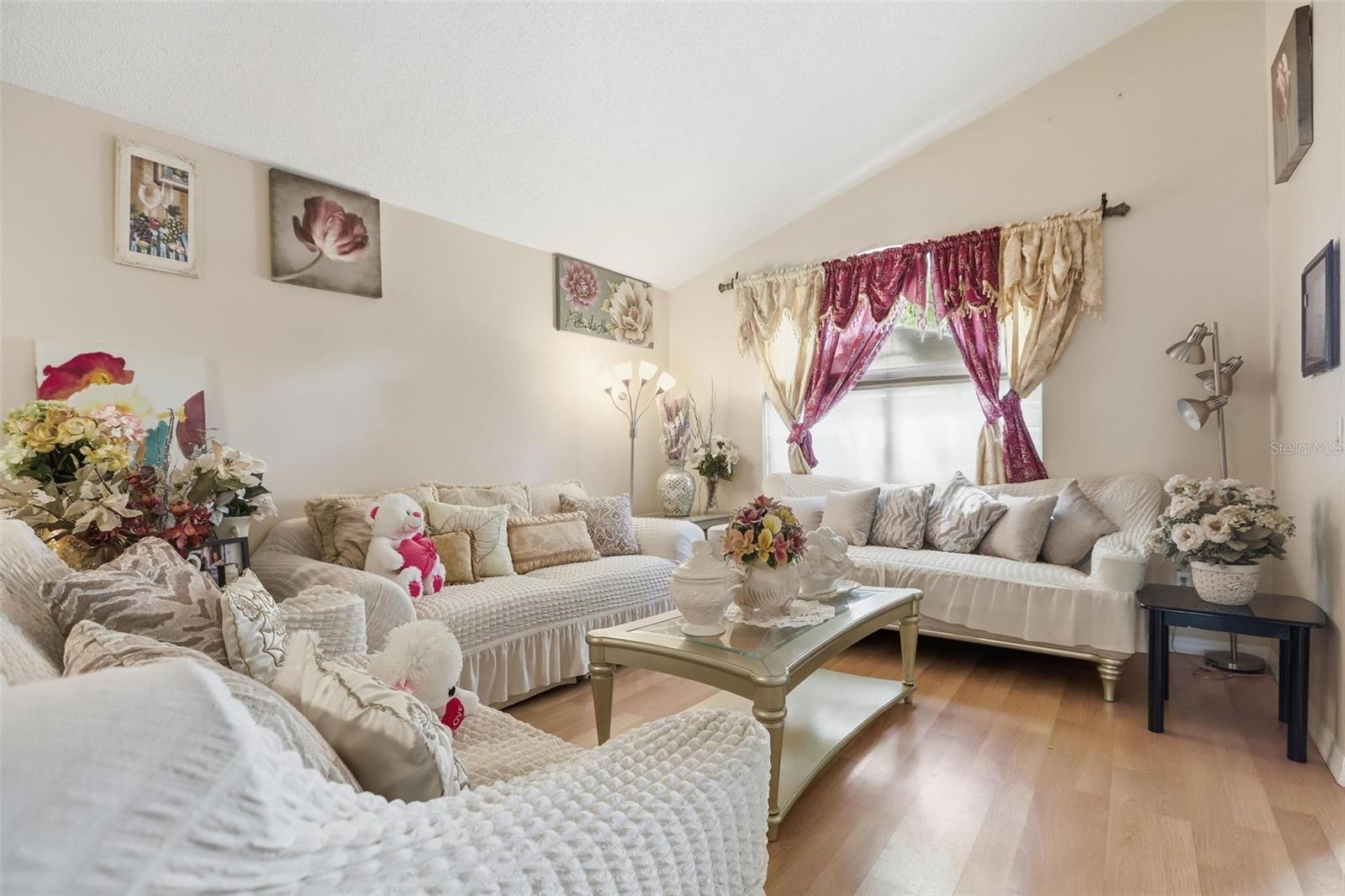 Image 4 of 36 For 2124 White Eagle Street