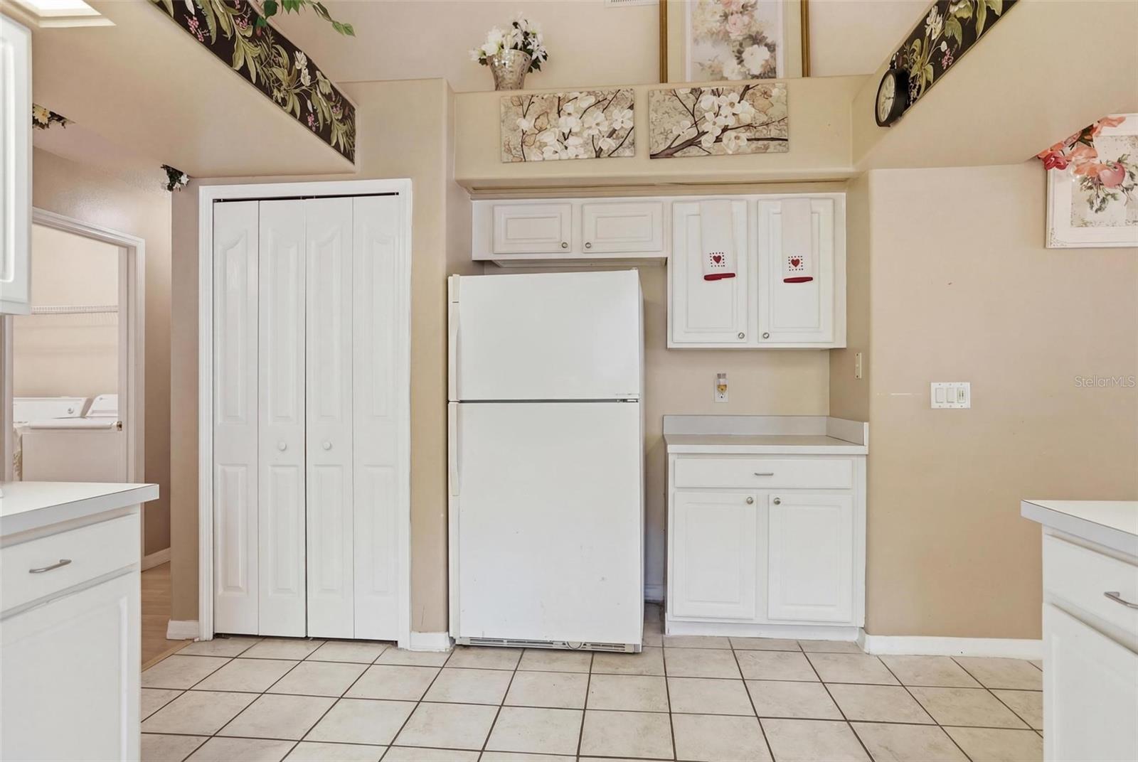 Image 8 of 36 For 2124 White Eagle Street