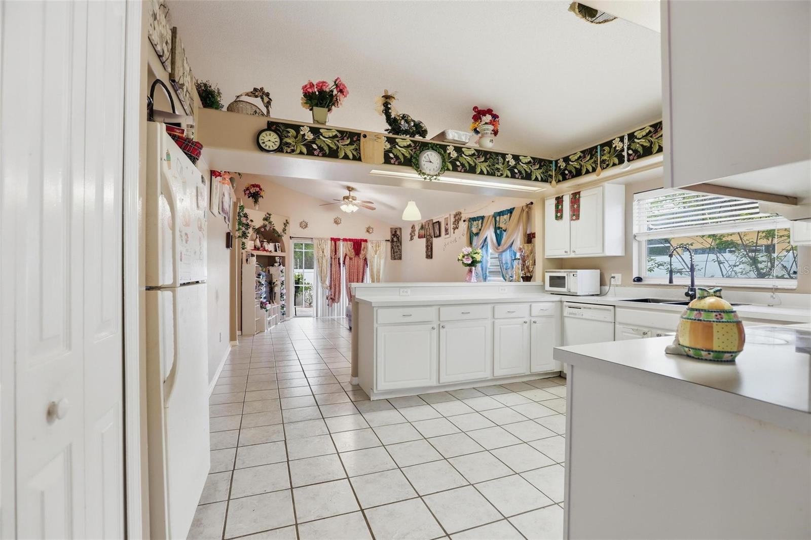 Image 9 of 36 For 2124 White Eagle Street
