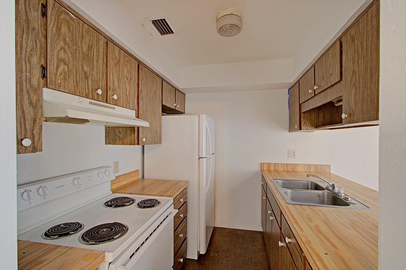 Image 11 of 31 For 830 Clake Street