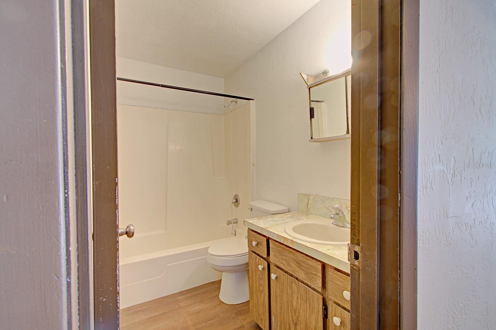 Image 14 of 31 For 830 Clake Street