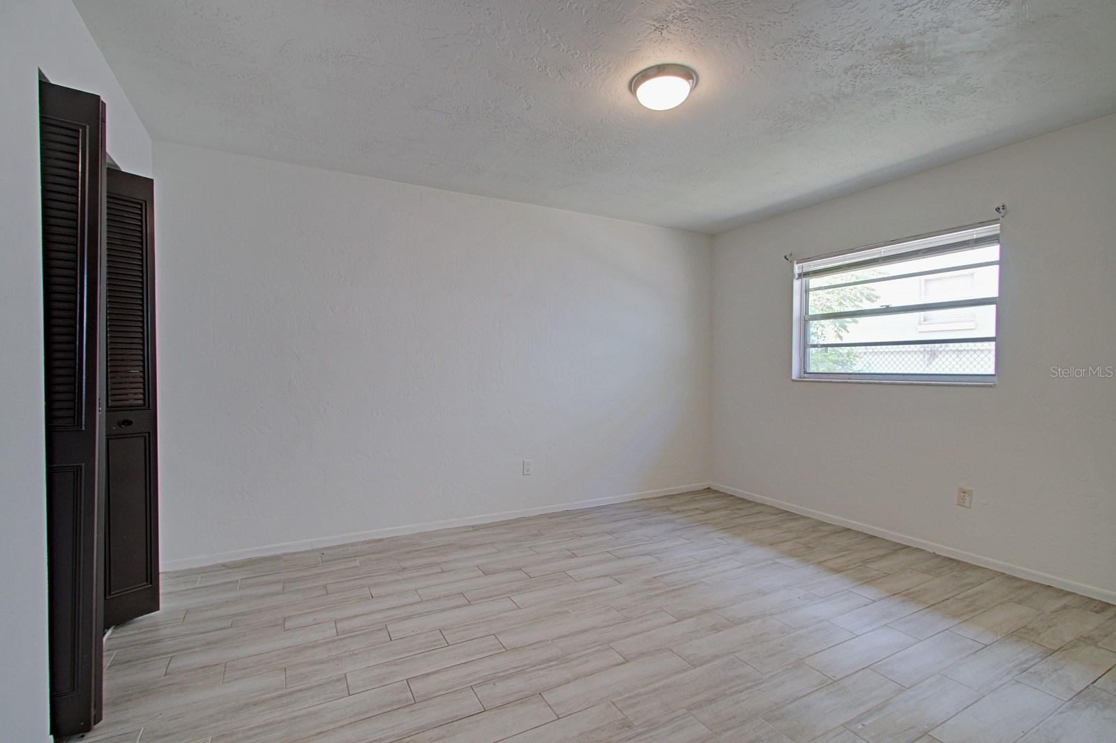 Image 16 of 31 For 830 Clake Street