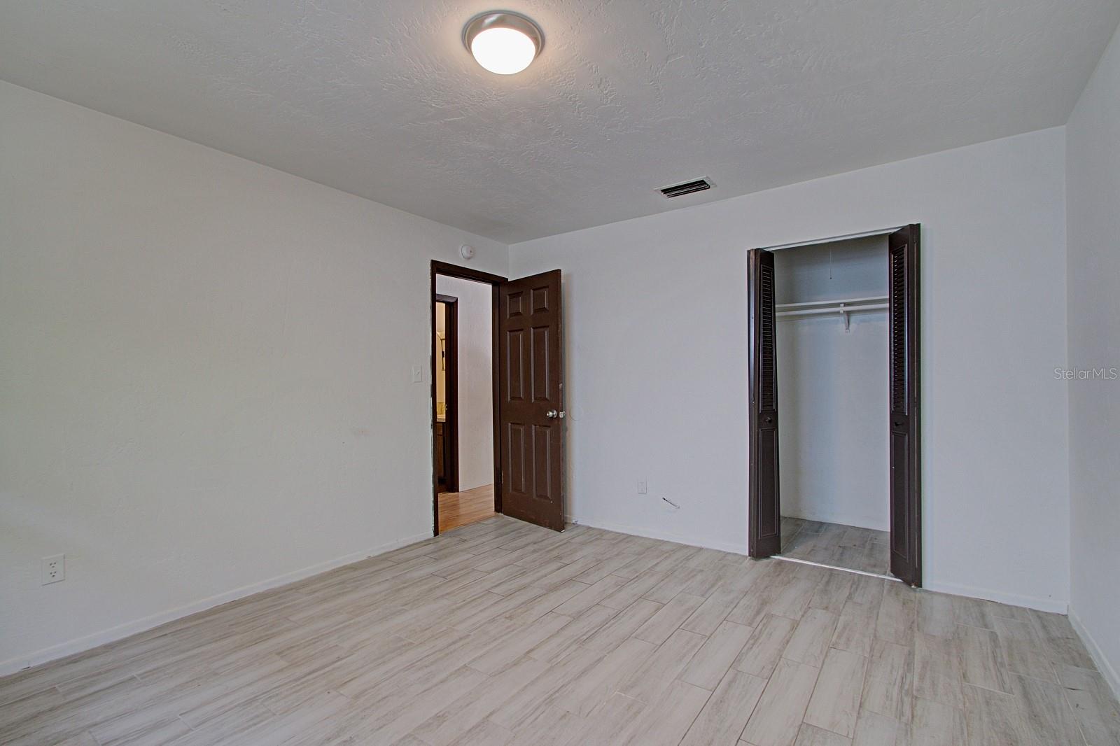 Image 17 of 31 For 830 Clake Street