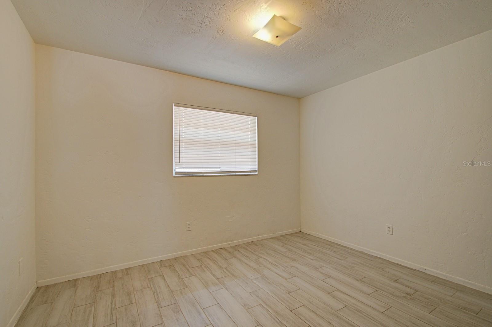 Image 18 of 31 For 830 Clake Street