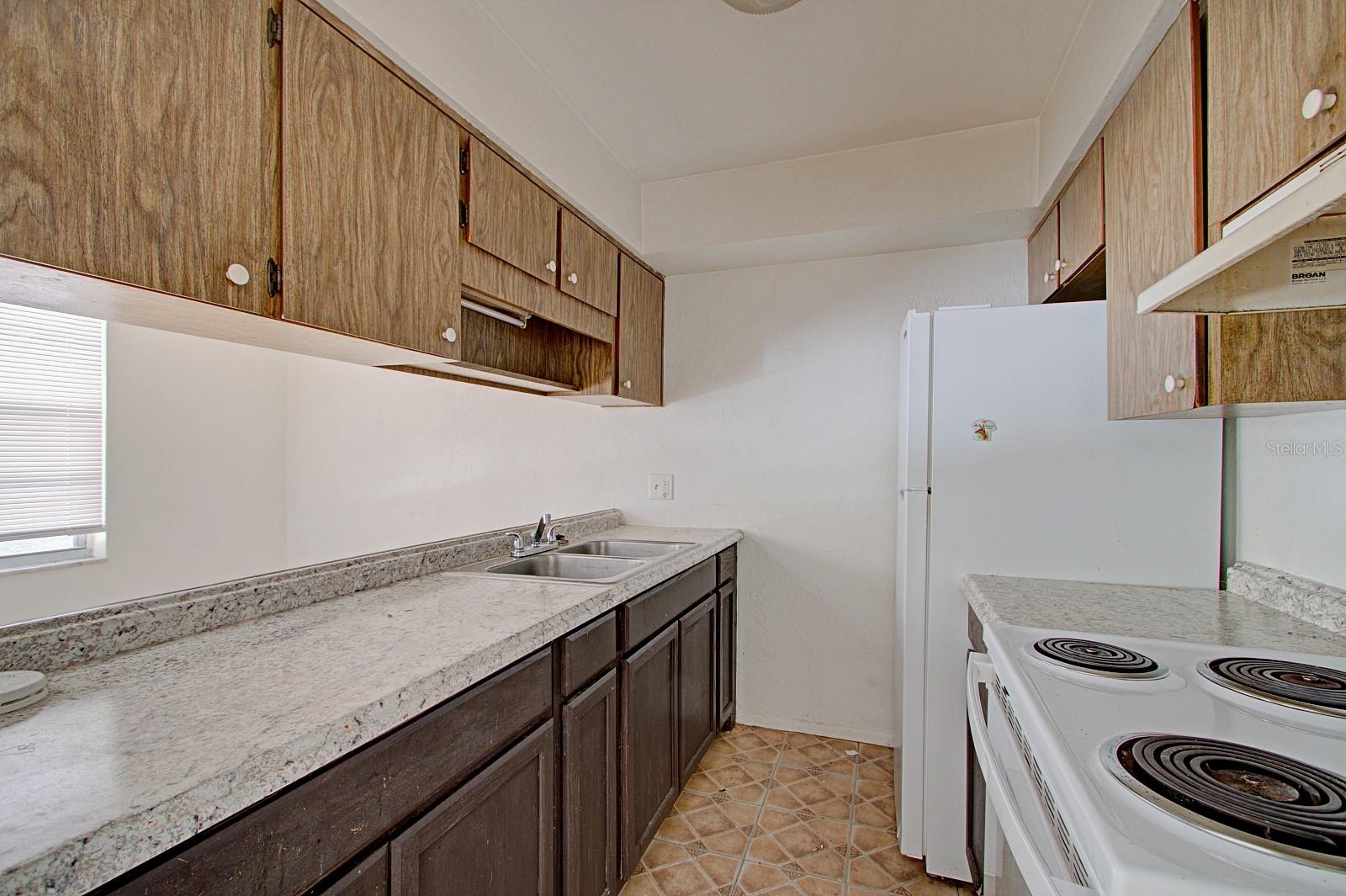 Image 23 of 31 For 830 Clake Street