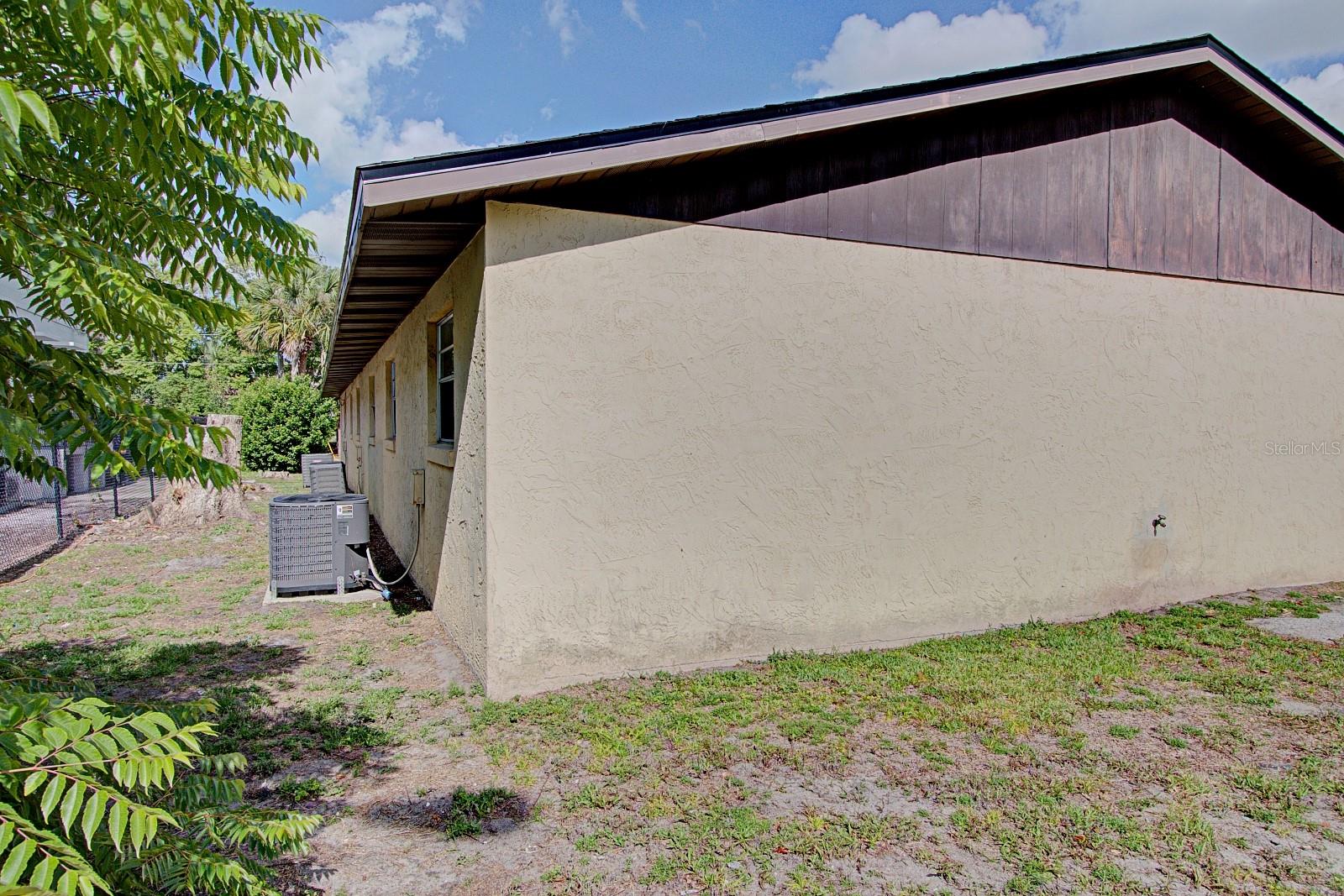 Image 5 of 31 For 830 Clake Street