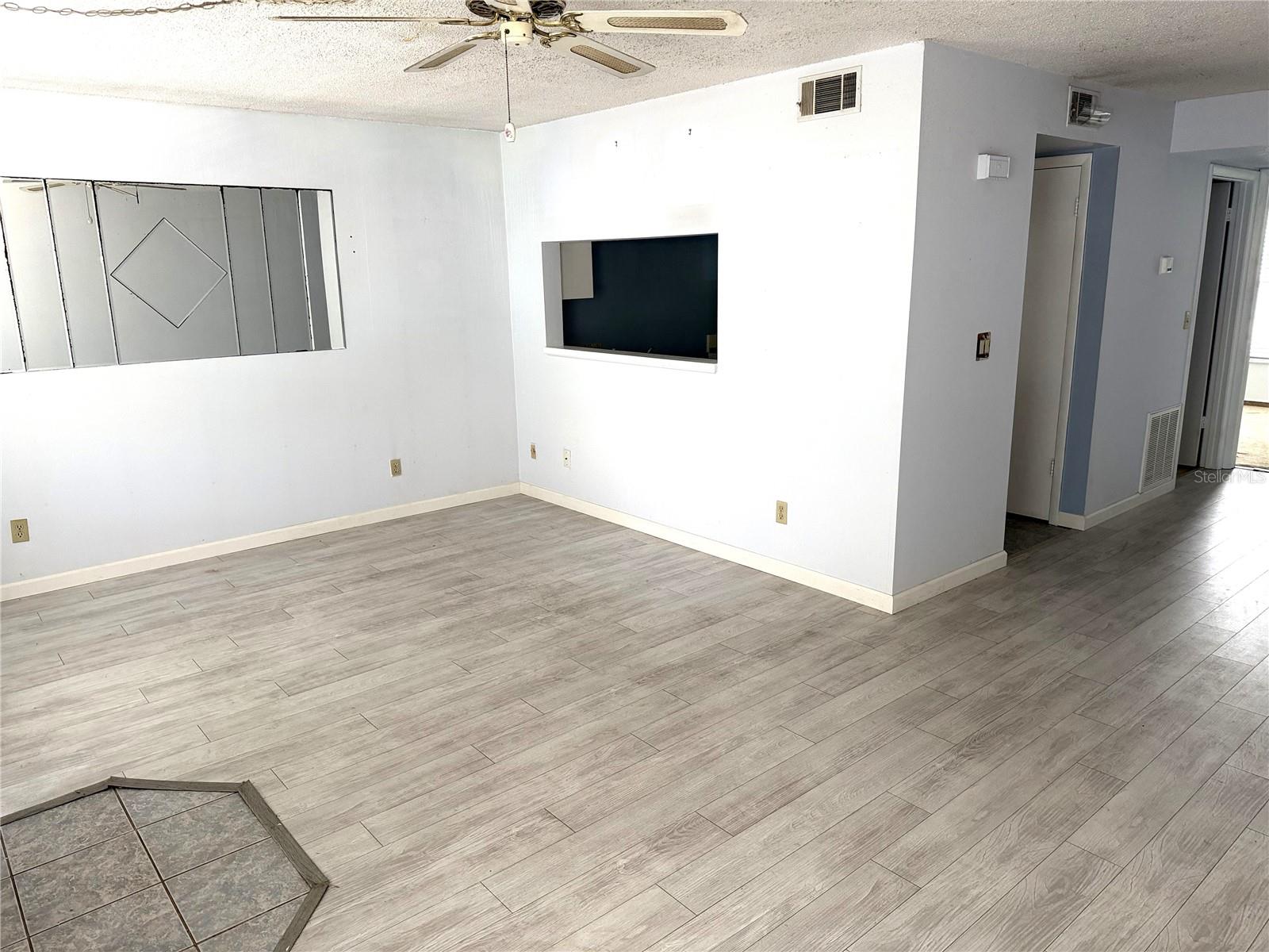 Image 4 of 18 For 112 Lacosta Lane 116