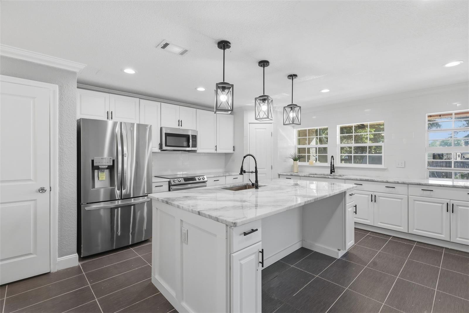 Image 12 of 72 For 5414 Riverside Drive