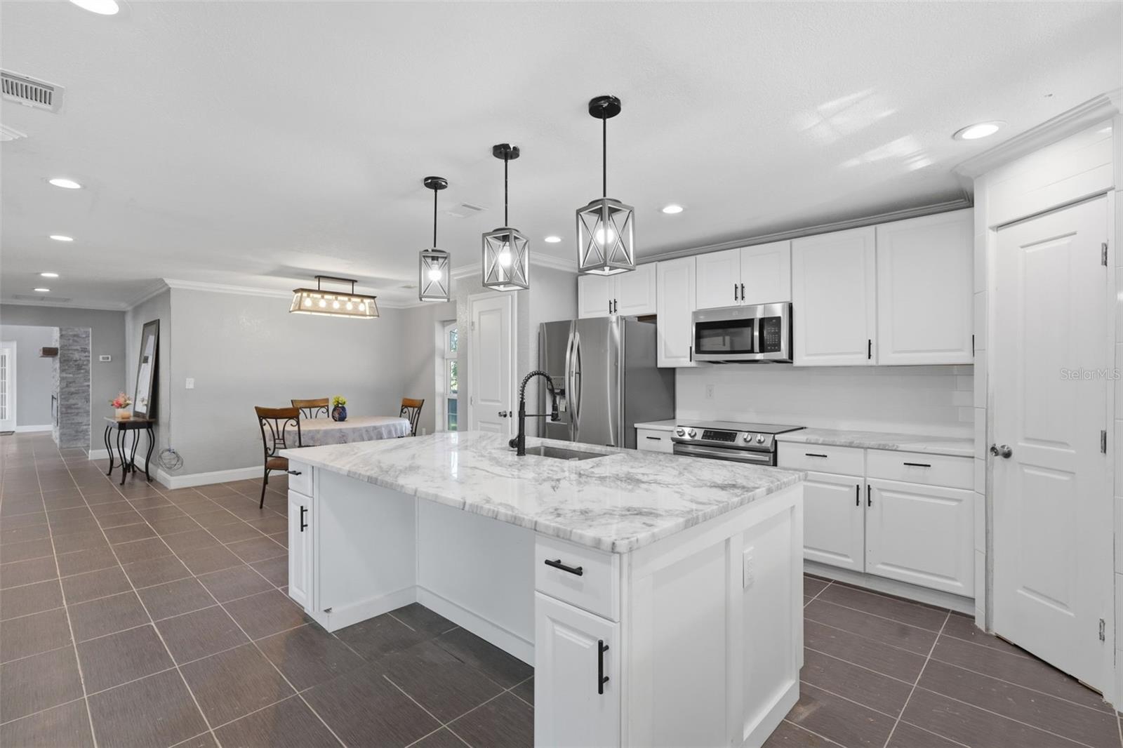 Image 14 of 72 For 5414 Riverside Drive