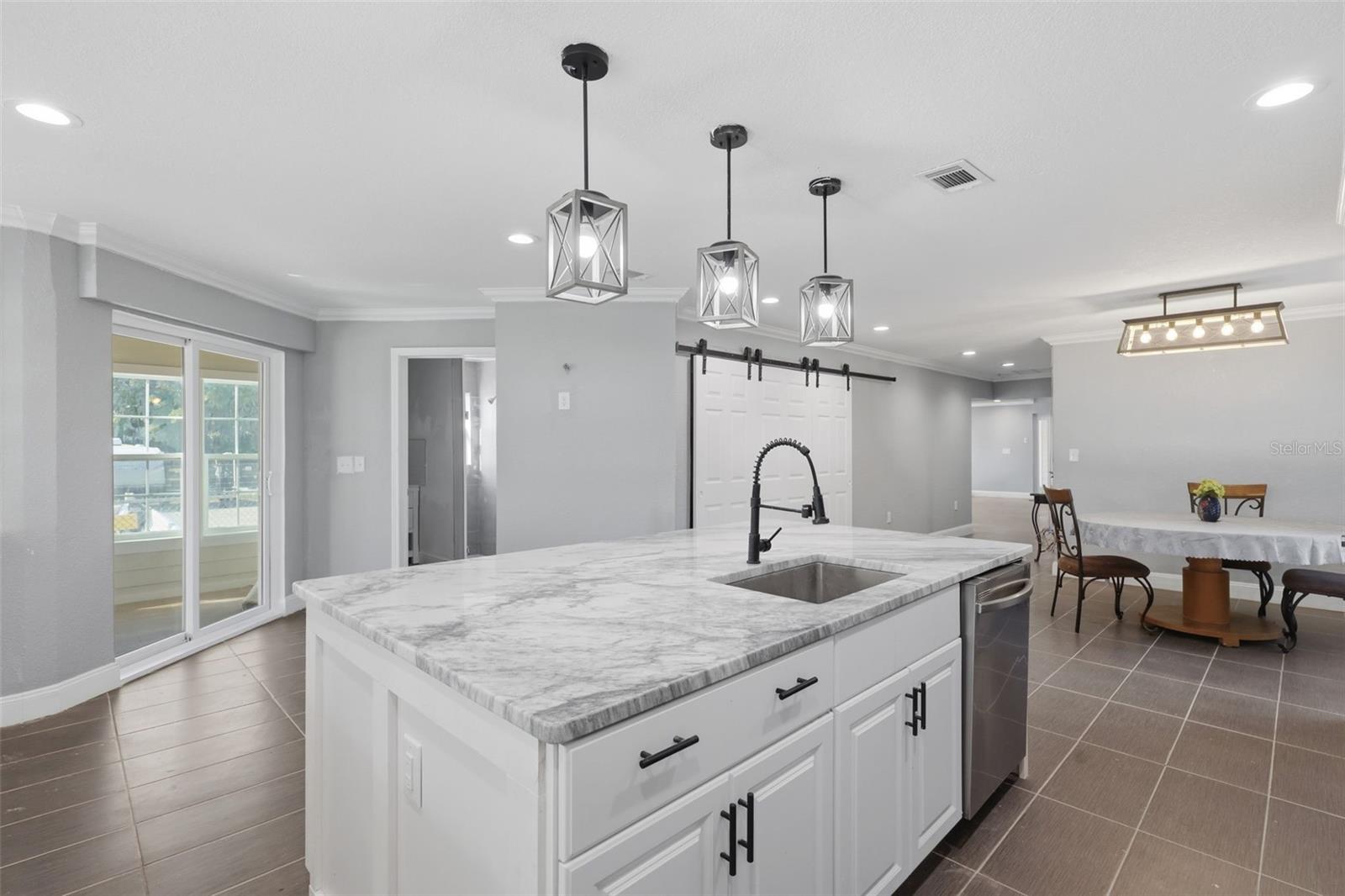 Image 15 of 72 For 5414 Riverside Drive