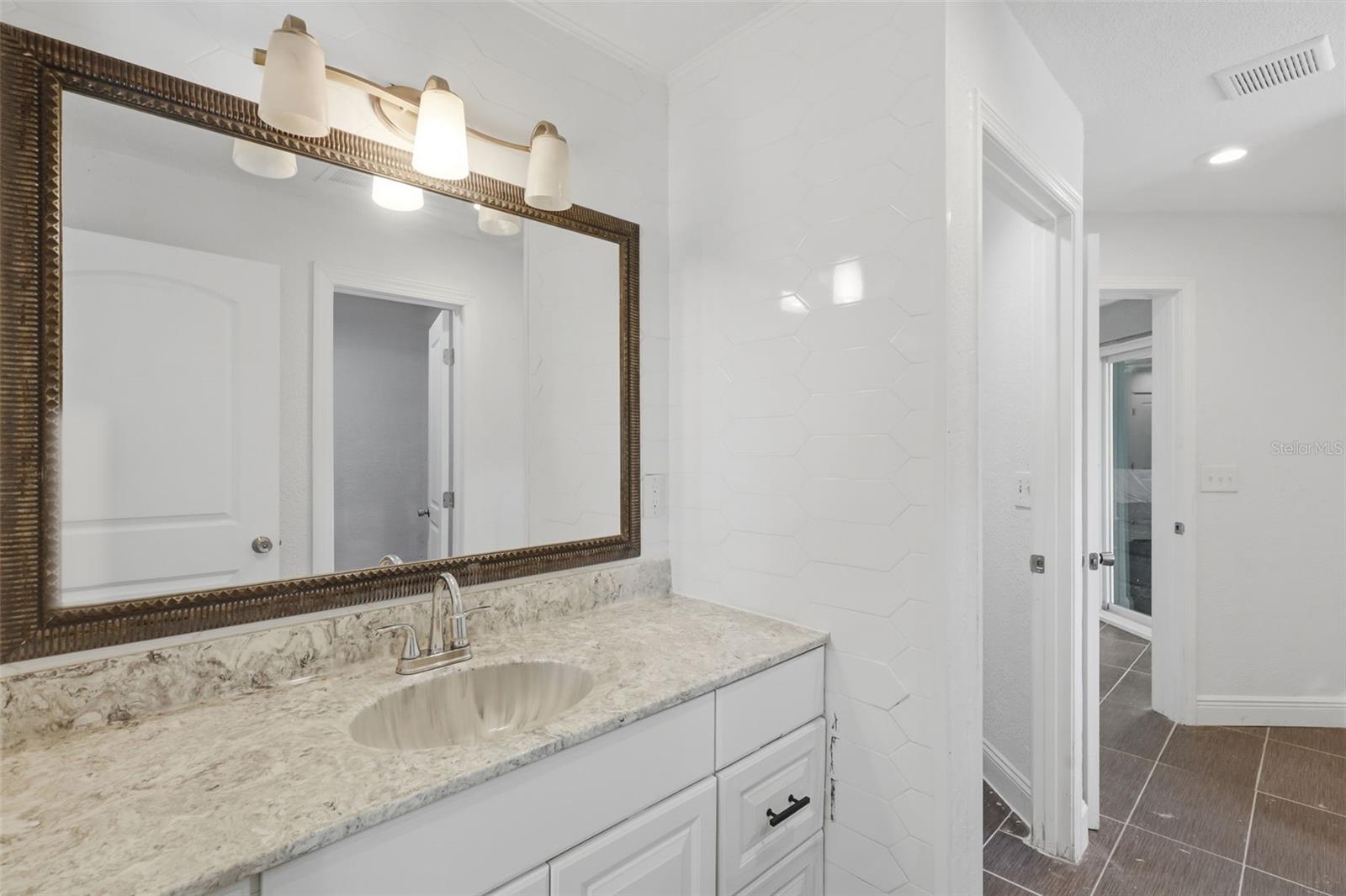 Image 18 of 72 For 5414 Riverside Drive