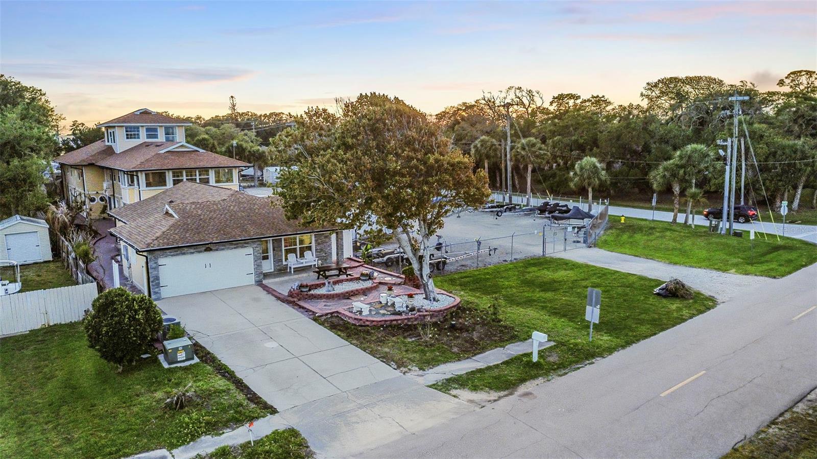 Image 4 of 72 For 5414 Riverside Drive