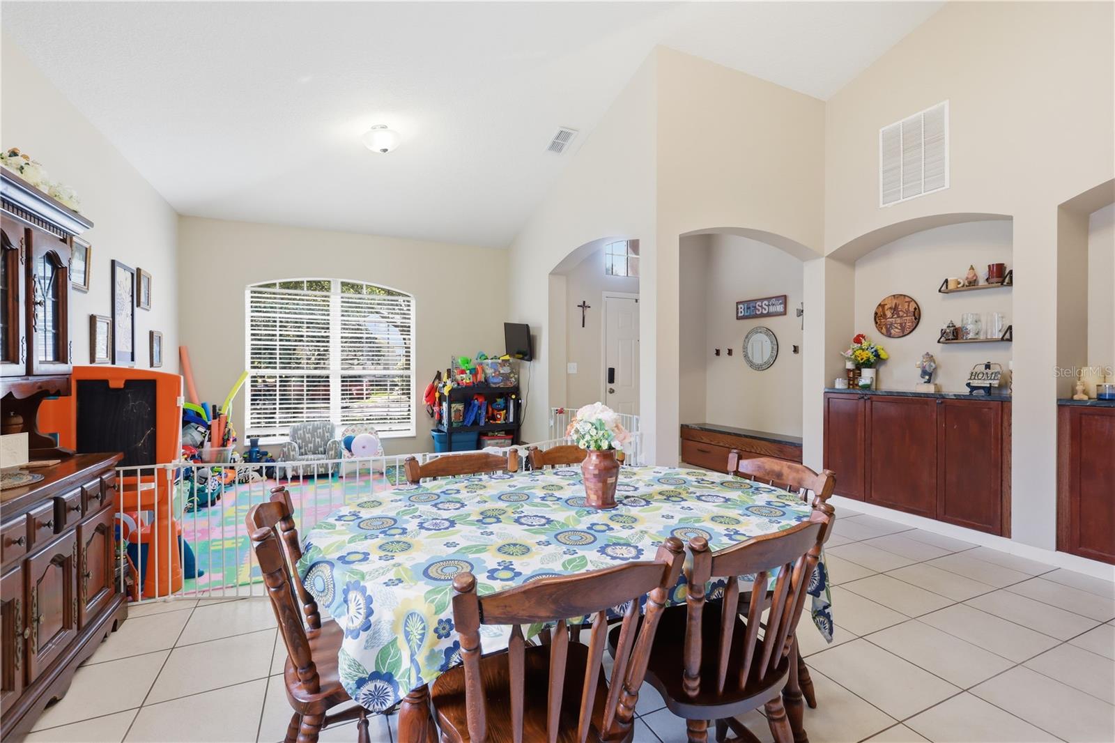 Image 10 of 61 For 423 Victoria Hills Drive