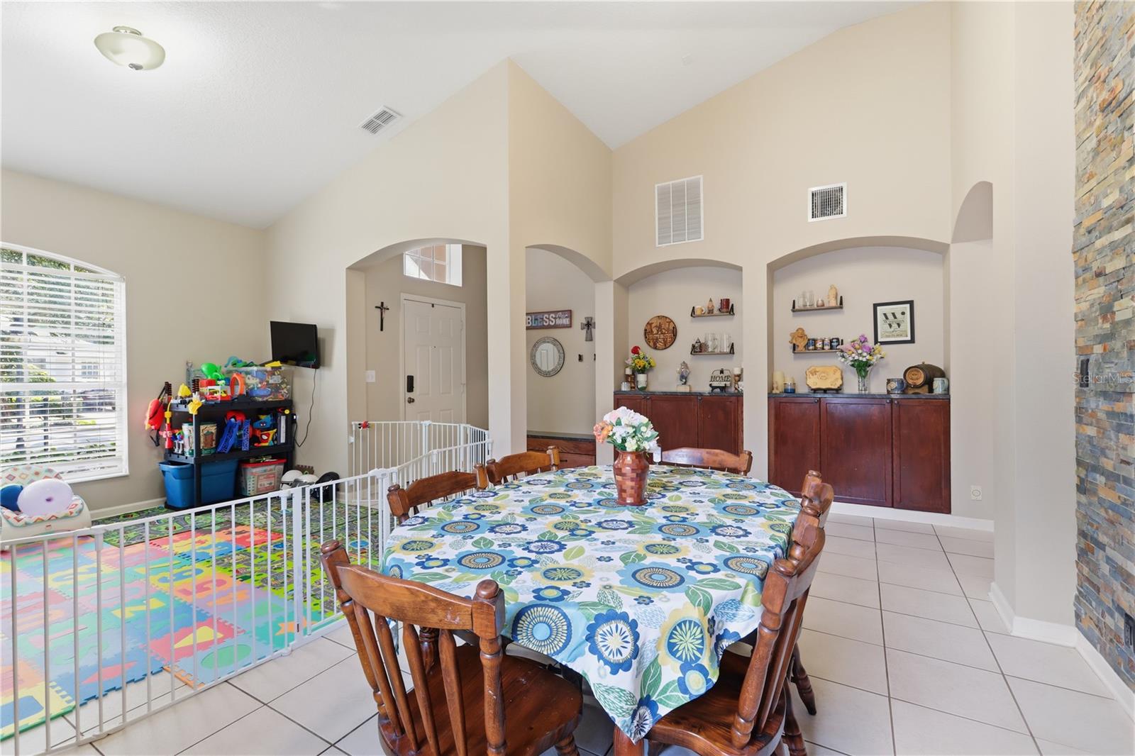 Image 8 of 61 For 423 Victoria Hills Drive