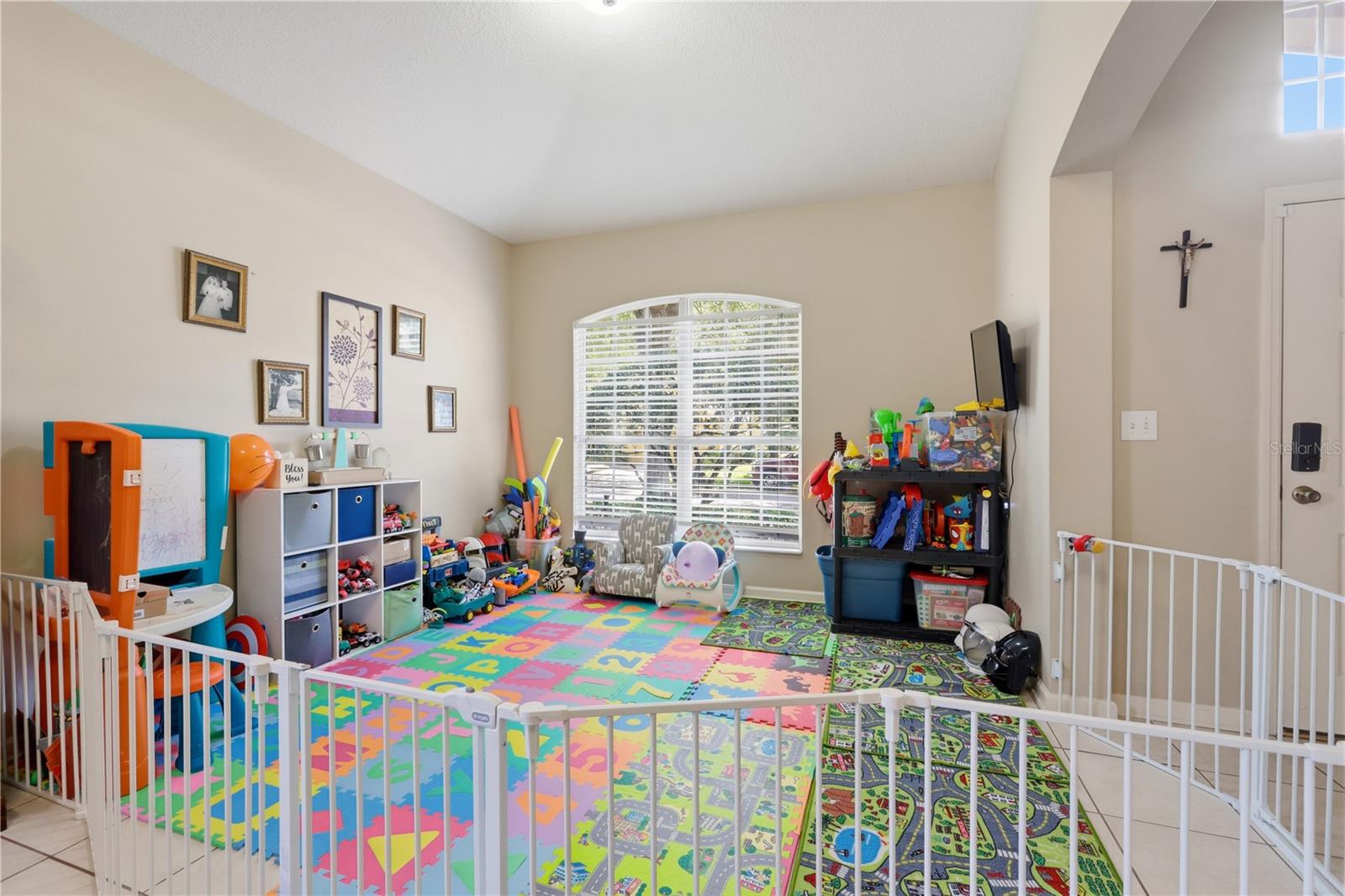 Image 9 of 61 For 423 Victoria Hills Drive