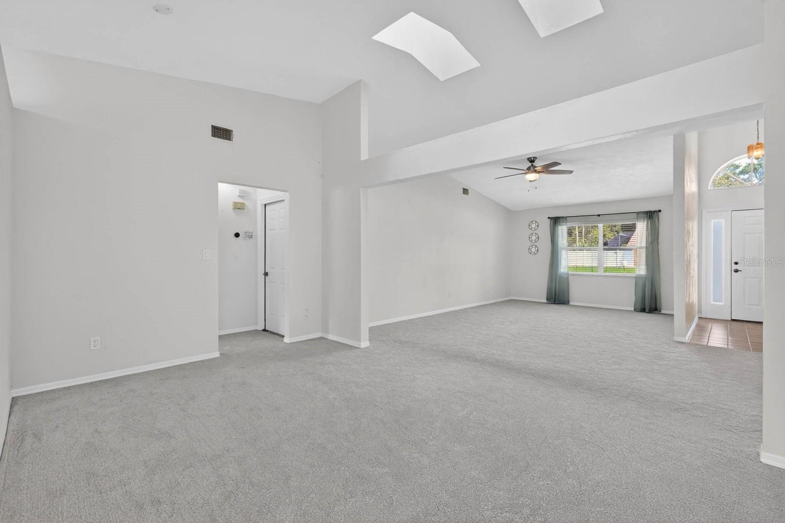 Image 13 of 52 For 696 Saybrook Street