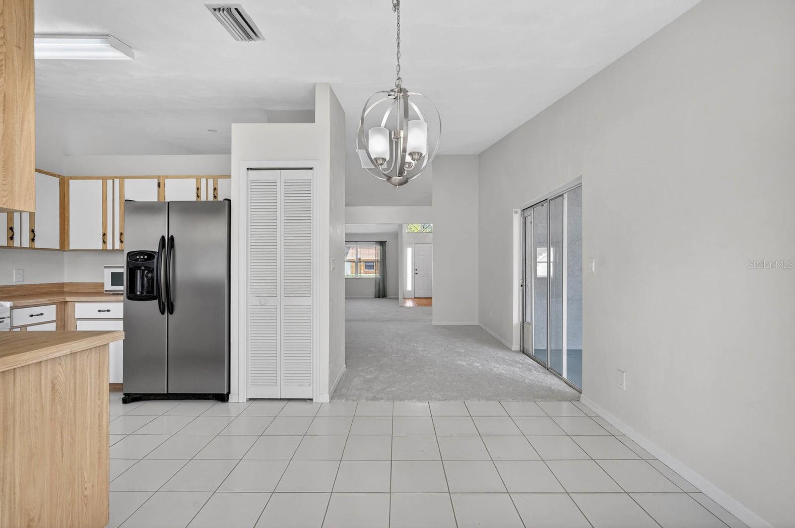 Image 16 of 52 For 696 Saybrook Street