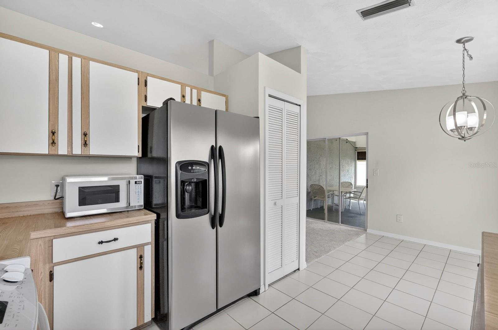 Image 19 of 52 For 696 Saybrook Street