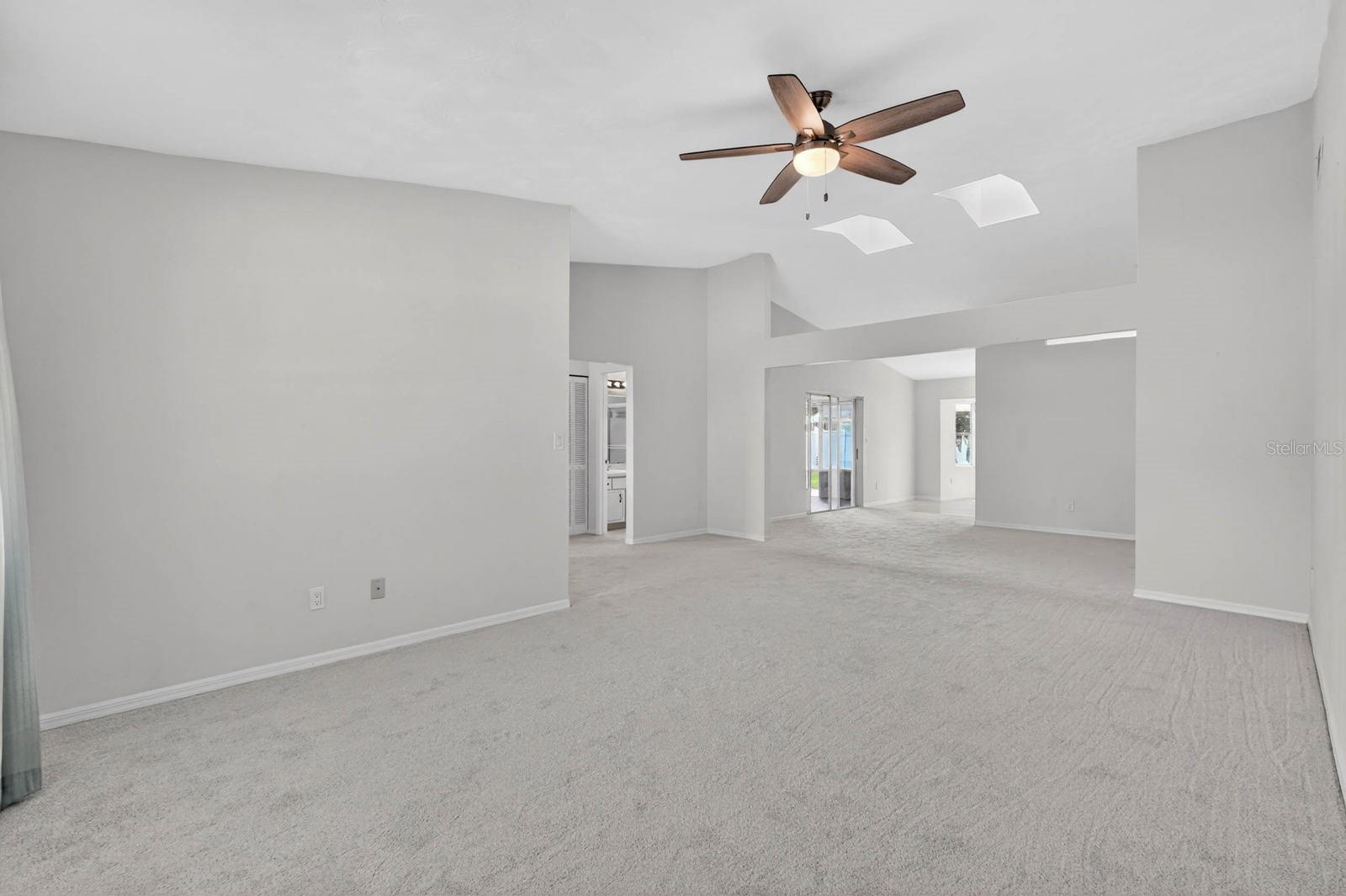 Image 3 of 52 For 696 Saybrook Street