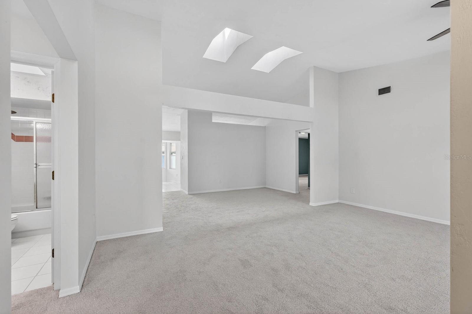 Image 7 of 52 For 696 Saybrook Street