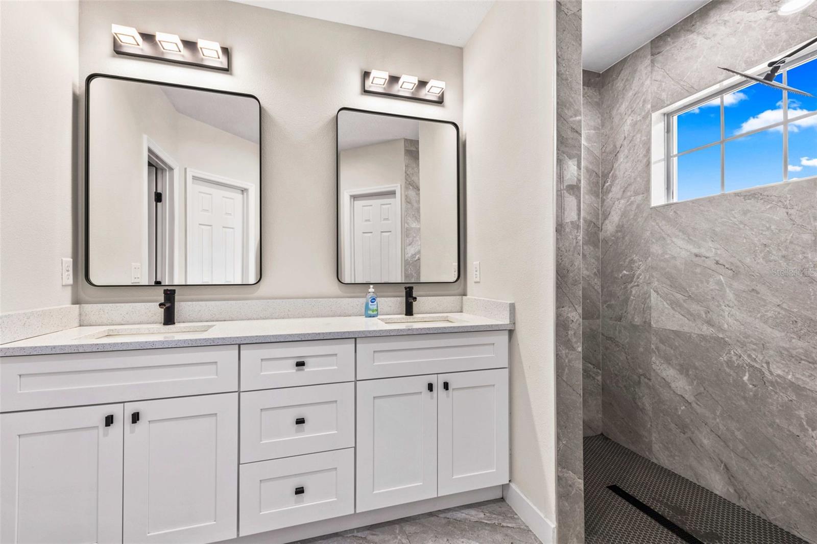 Image 15 of 21 For 1792 Villa Drive