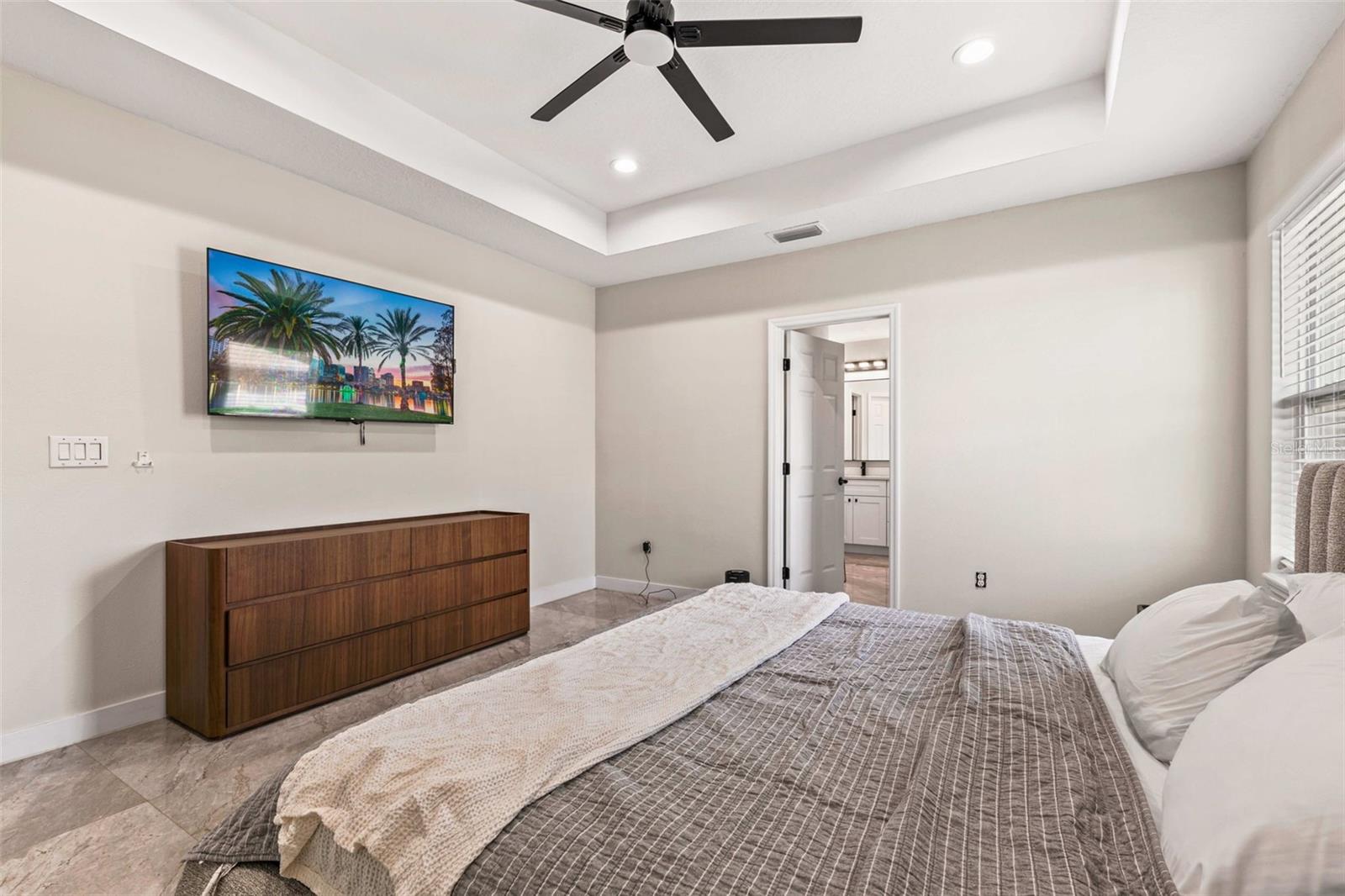 Image 16 of 21 For 1792 Villa Drive