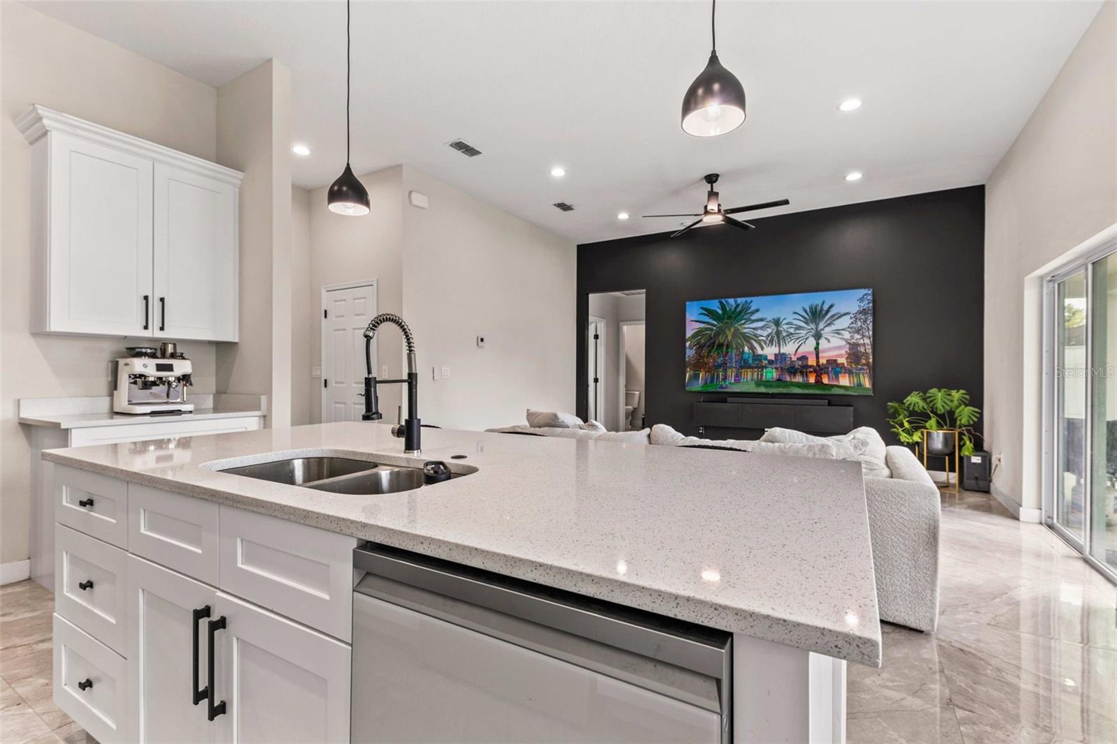 Image 4 of 21 For 1792 Villa Drive