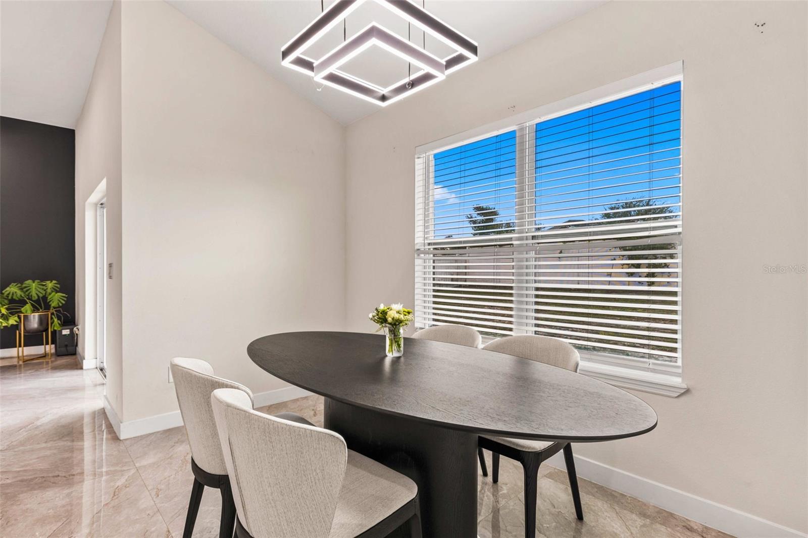 Image 5 of 21 For 1792 Villa Drive