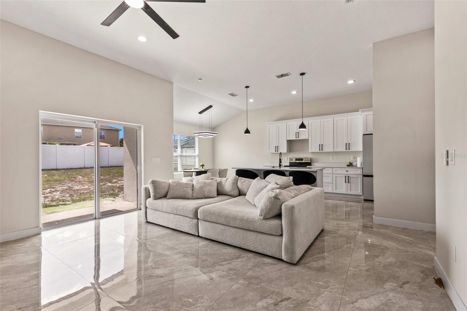 Image 7 of 21 For 1792 Villa Drive
