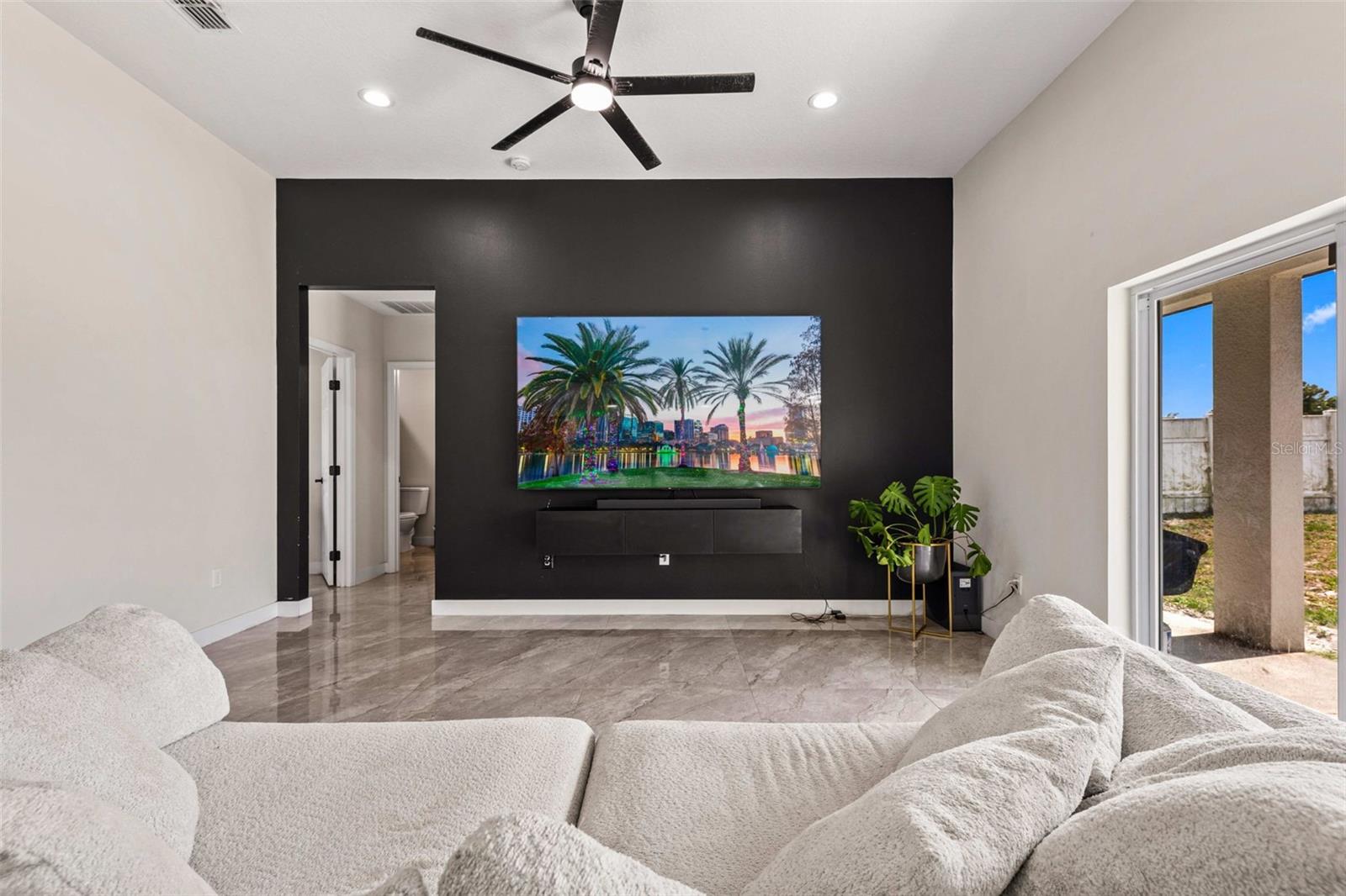 Image 9 of 21 For 1792 Villa Drive