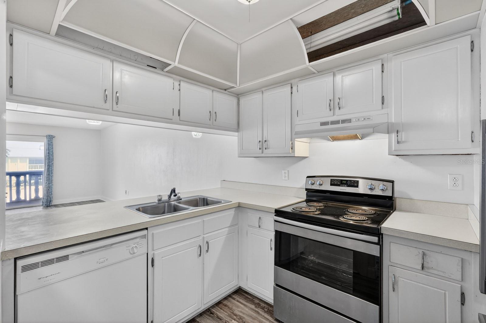 Image 14 of 36 For 4590 Atlantic Avenue 2610