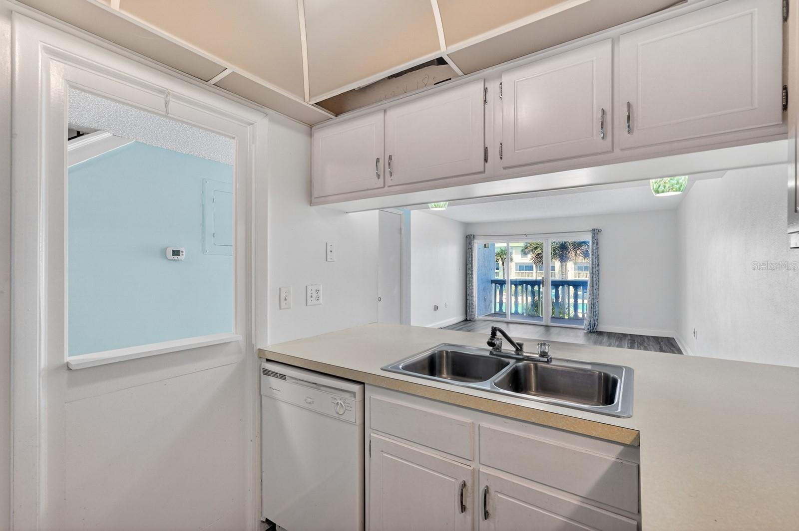 Image 15 of 36 For 4590 Atlantic Avenue 2610