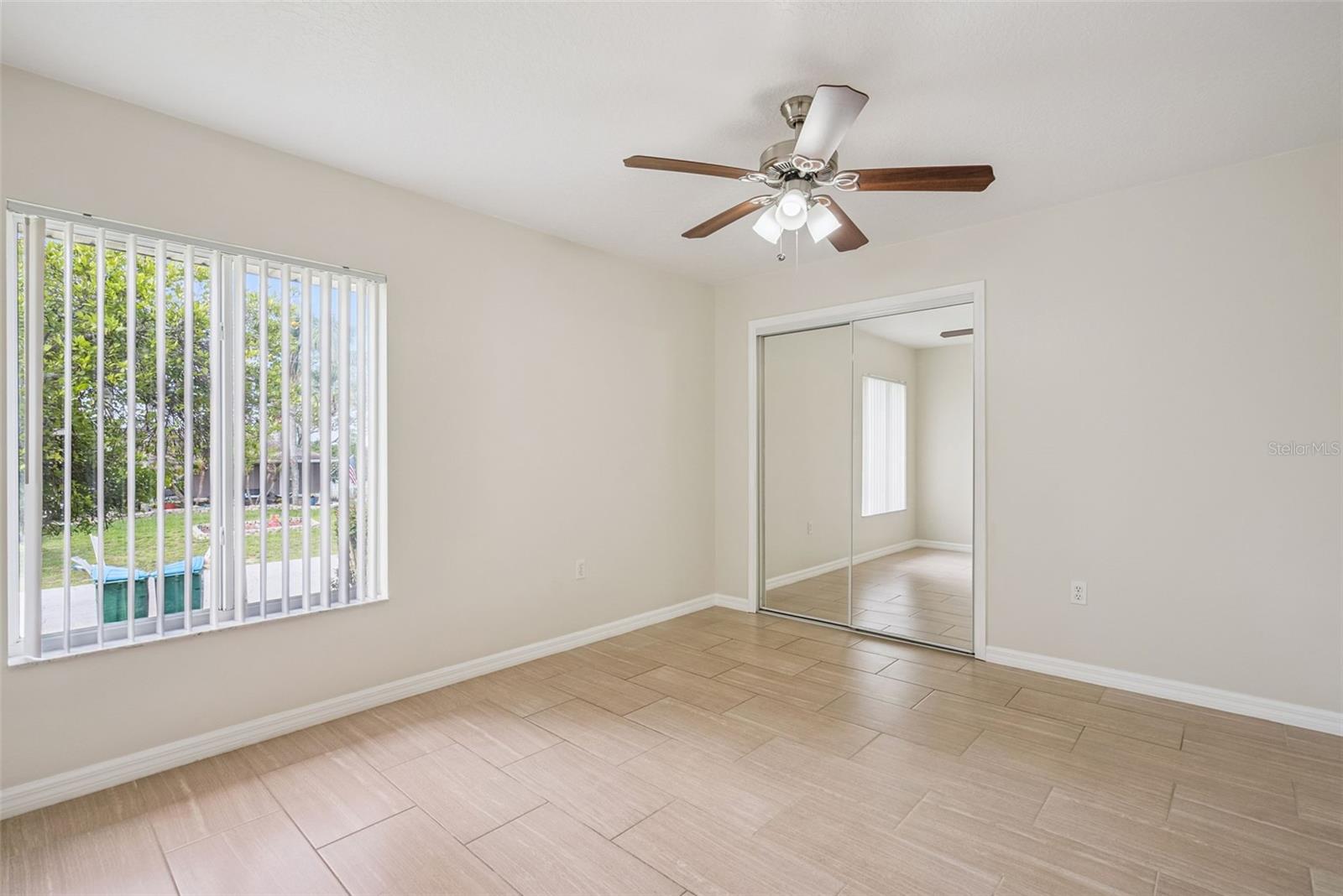 Image 18 of 34 For 893 Watt Circle