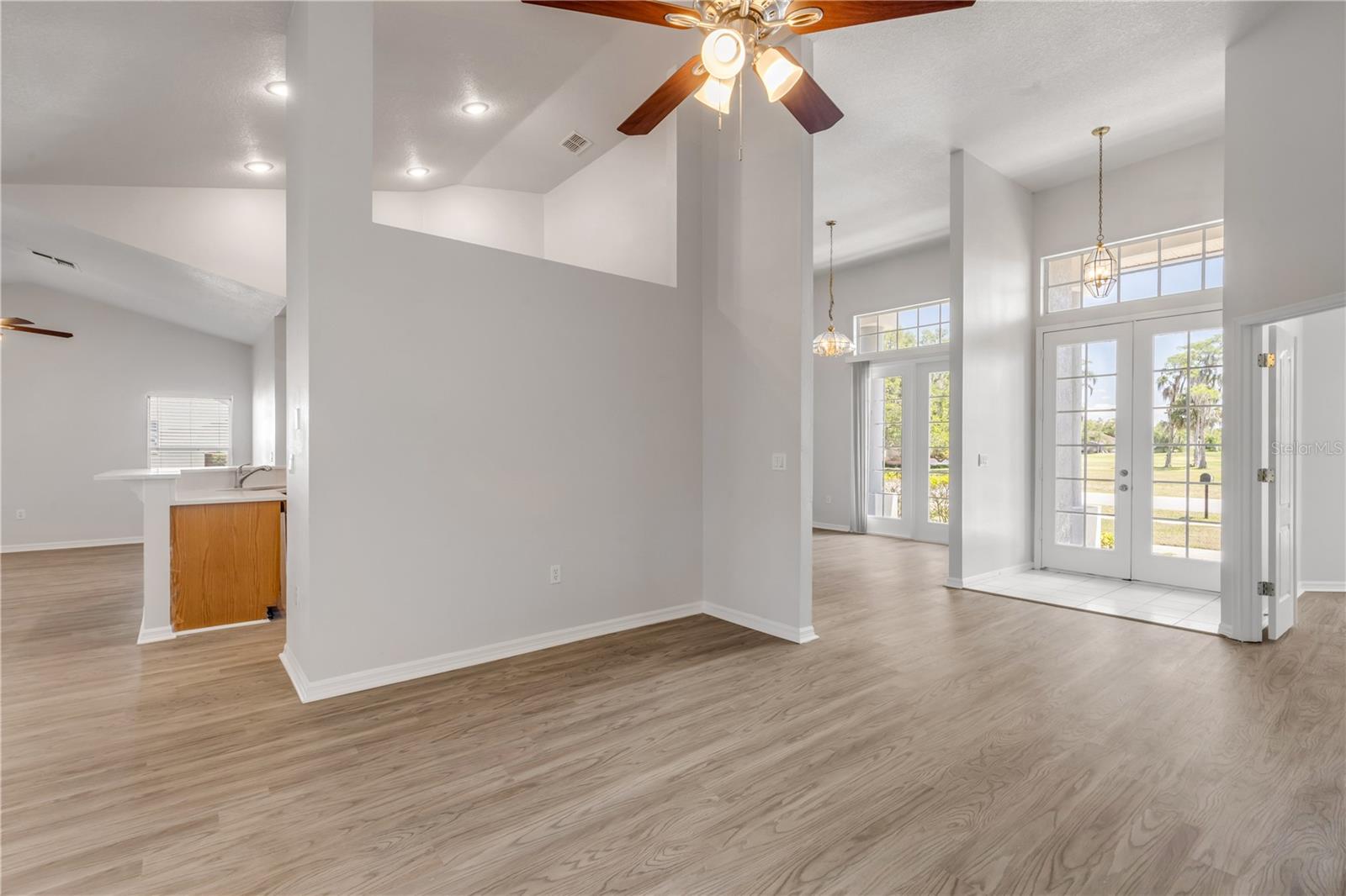 Image 11 of 44 For 20259 Melville Street